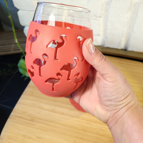 Flamingo Pattern Silicone Skinned Wine Glasses - Picture 5 of 7